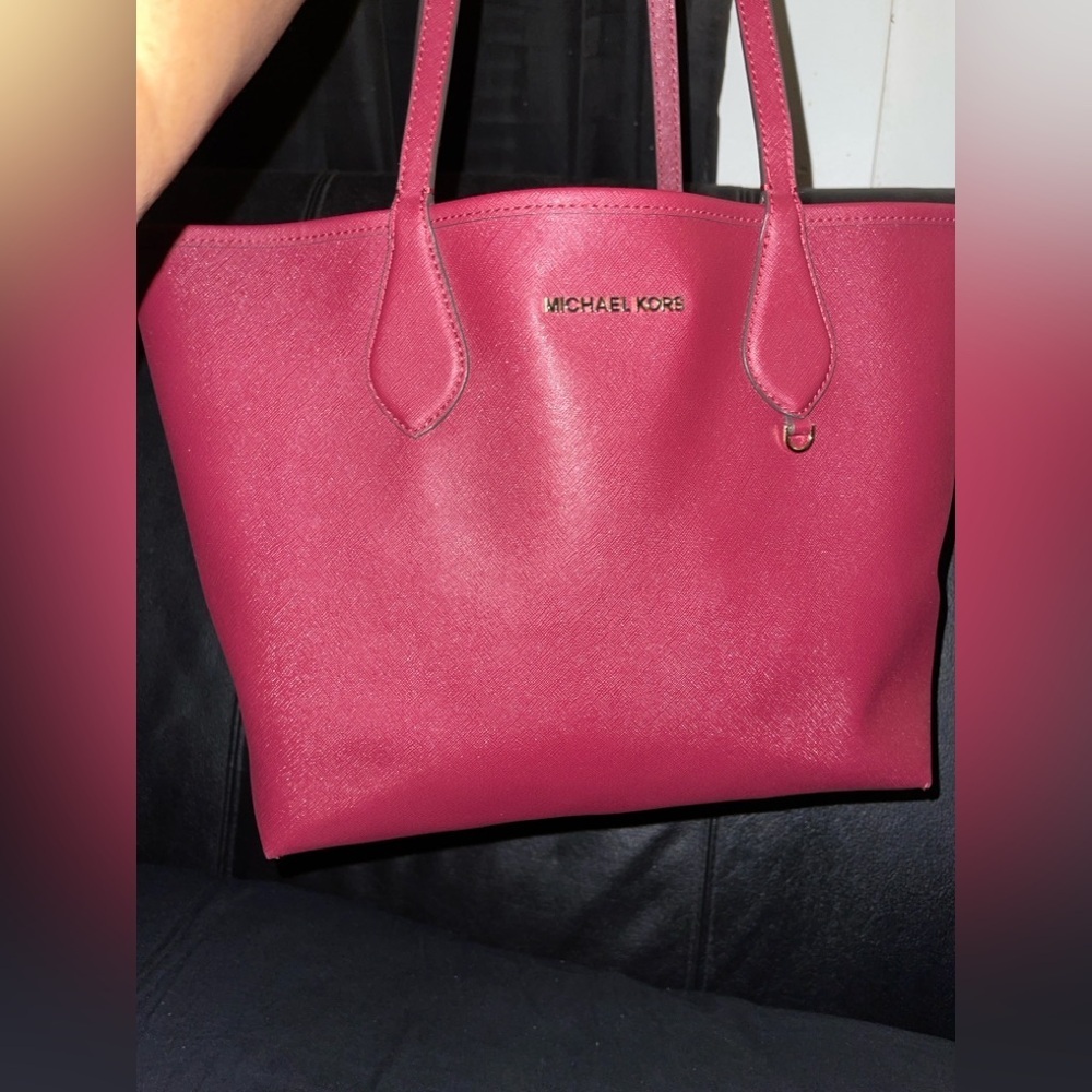 Michael Kors Saige Reversible Medium Tote Bag Shoulder Handbag and clutch Only